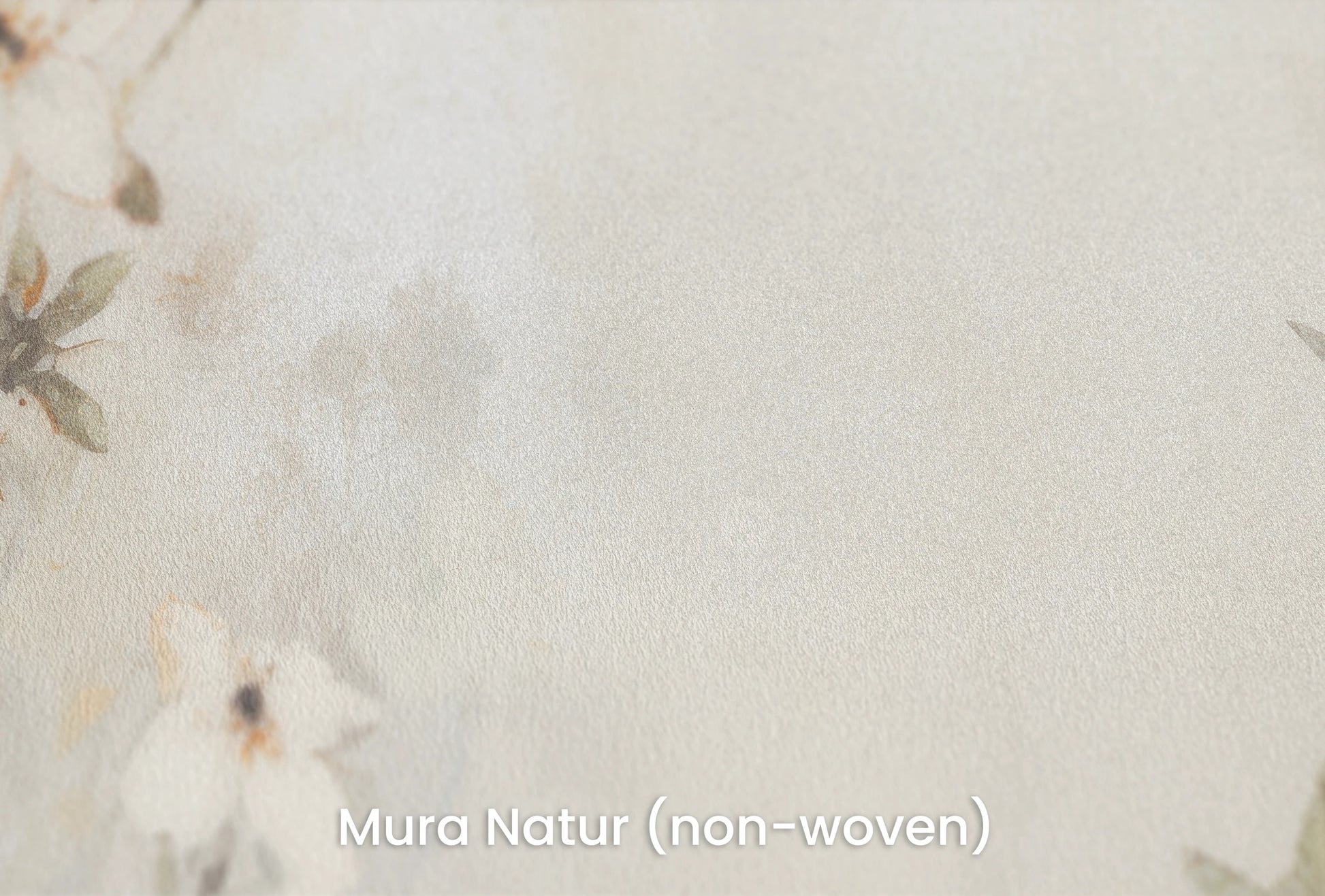 Zbliżenie na artystyczną fototapetę o nazwie TranquilGreens na podłożu Mura Natur (non-woven) - naturalne i ekologiczne podłoże.