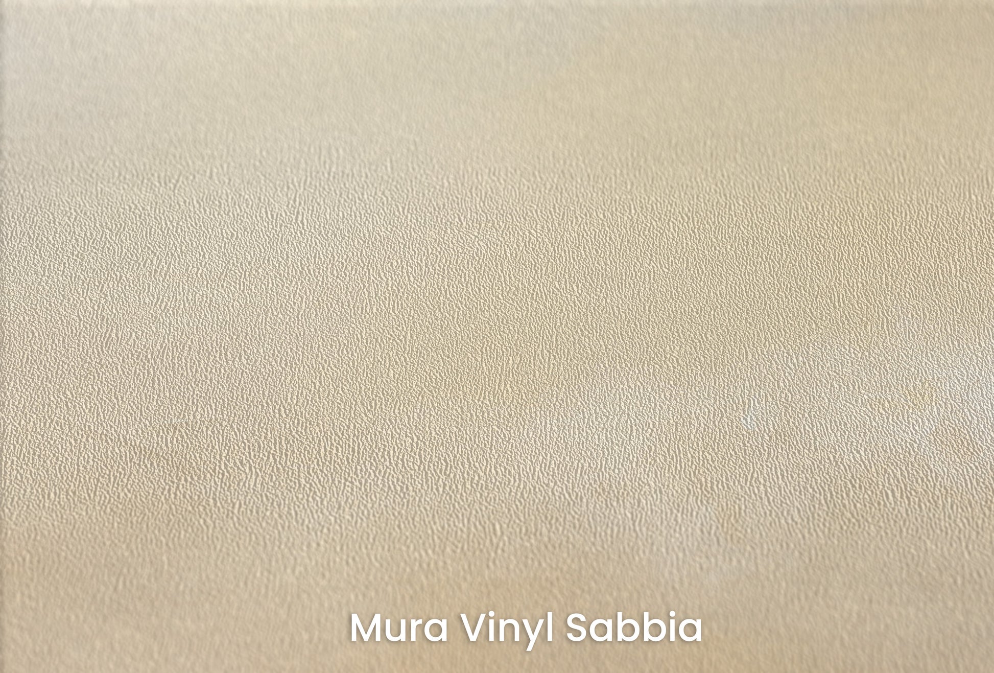 Zbliżenie na artystyczną fototapetę o nazwie GOLDEN DAWN SERENITY na podłożu Mura Vinyl Sabbia struktura grubego ziarna piasku.