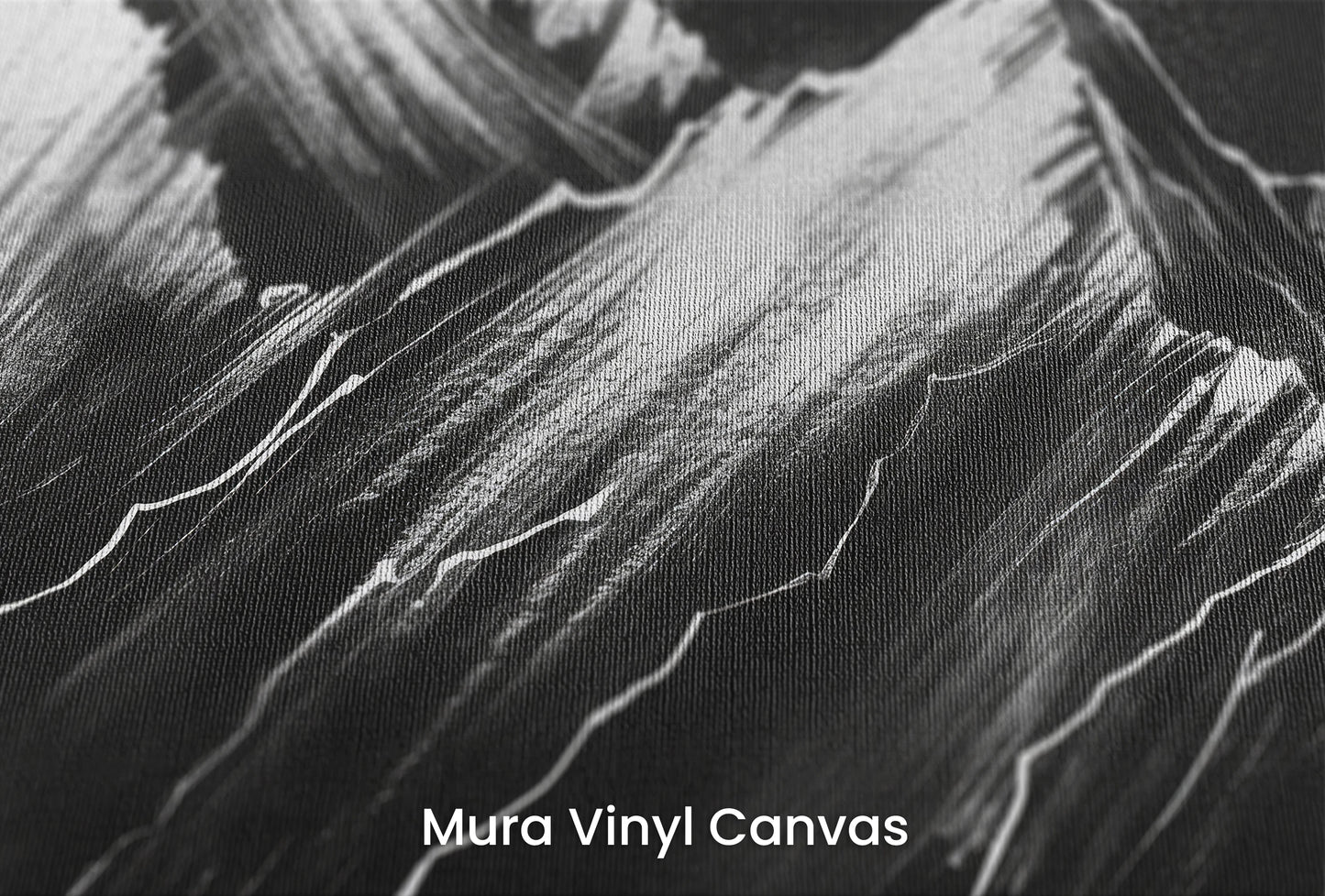 Zbliżenie na artystyczną fototapetę o nazwie Noir Peaks na podłożu Mura Vinyl Canvas - faktura naturalnego płótna.