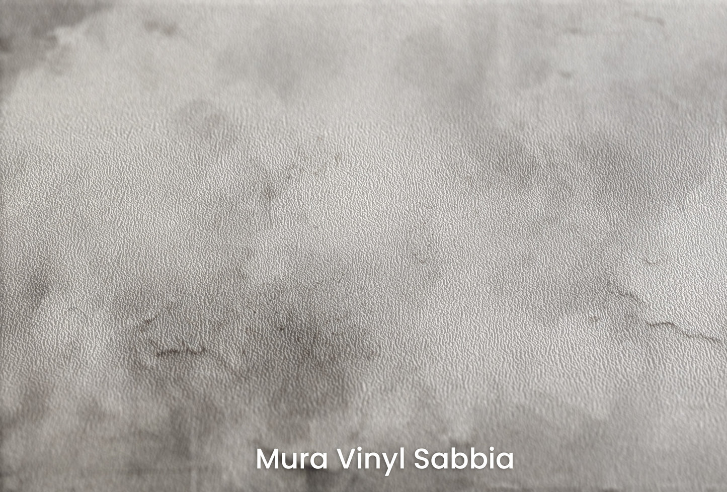 Zbliżenie na artystyczną fototapetę o nazwie MISTY HORIZON ALCHEMY na podłożu Mura Vinyl Sabbia struktura grubego ziarna piasku.