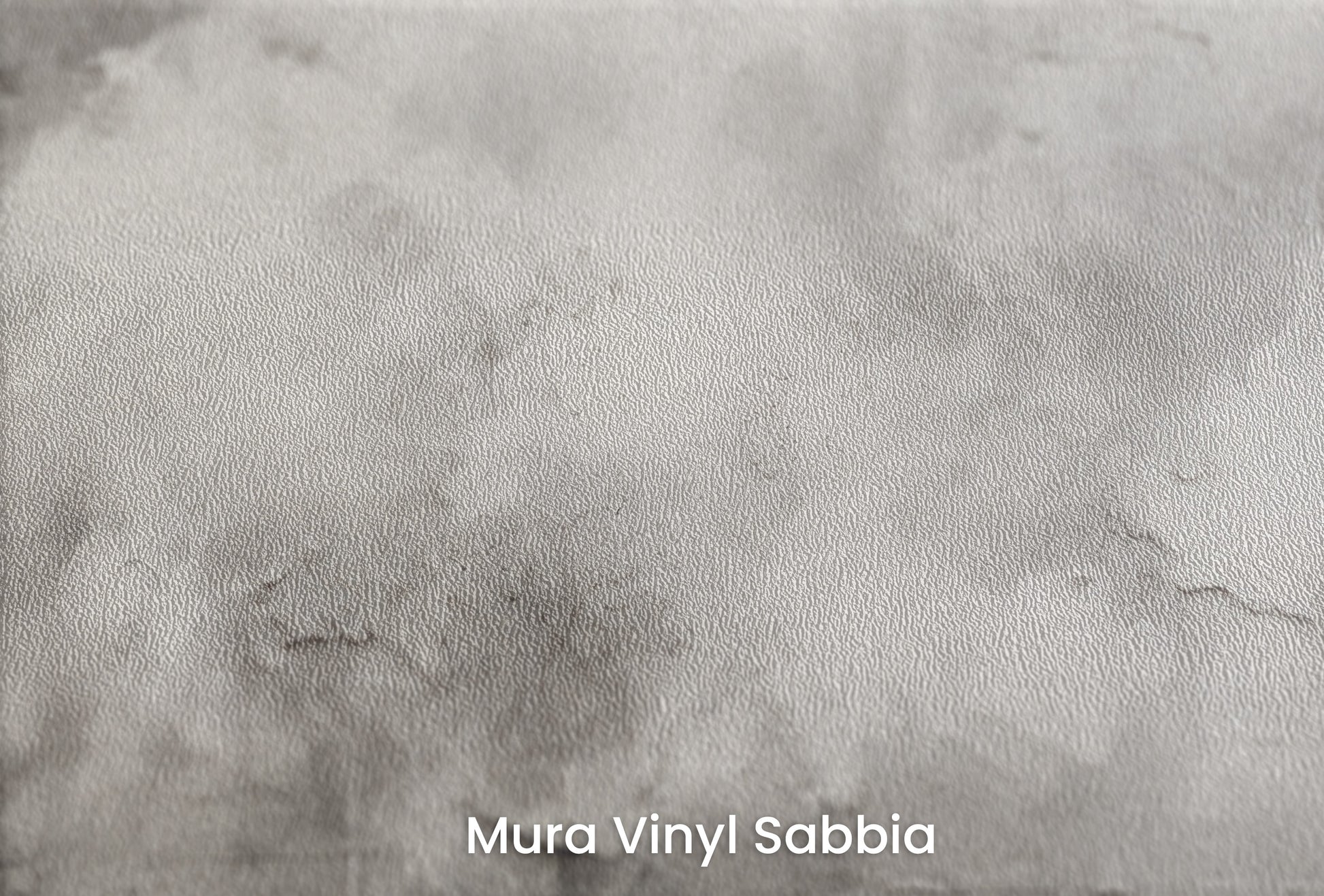 Zbliżenie na artystyczną fototapetę o nazwie MISTY HORIZON ALCHEMY na podłożu Mura Vinyl Sabbia struktura grubego ziarna piasku.