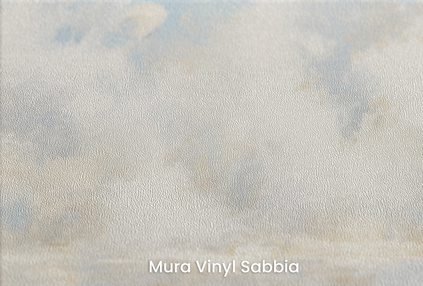 Zbliżenie na artystyczną fototapetę o nazwie AURORAL MIST HORIZON na podłożu Mura Vinyl Sabbia struktura grubego ziarna piasku.