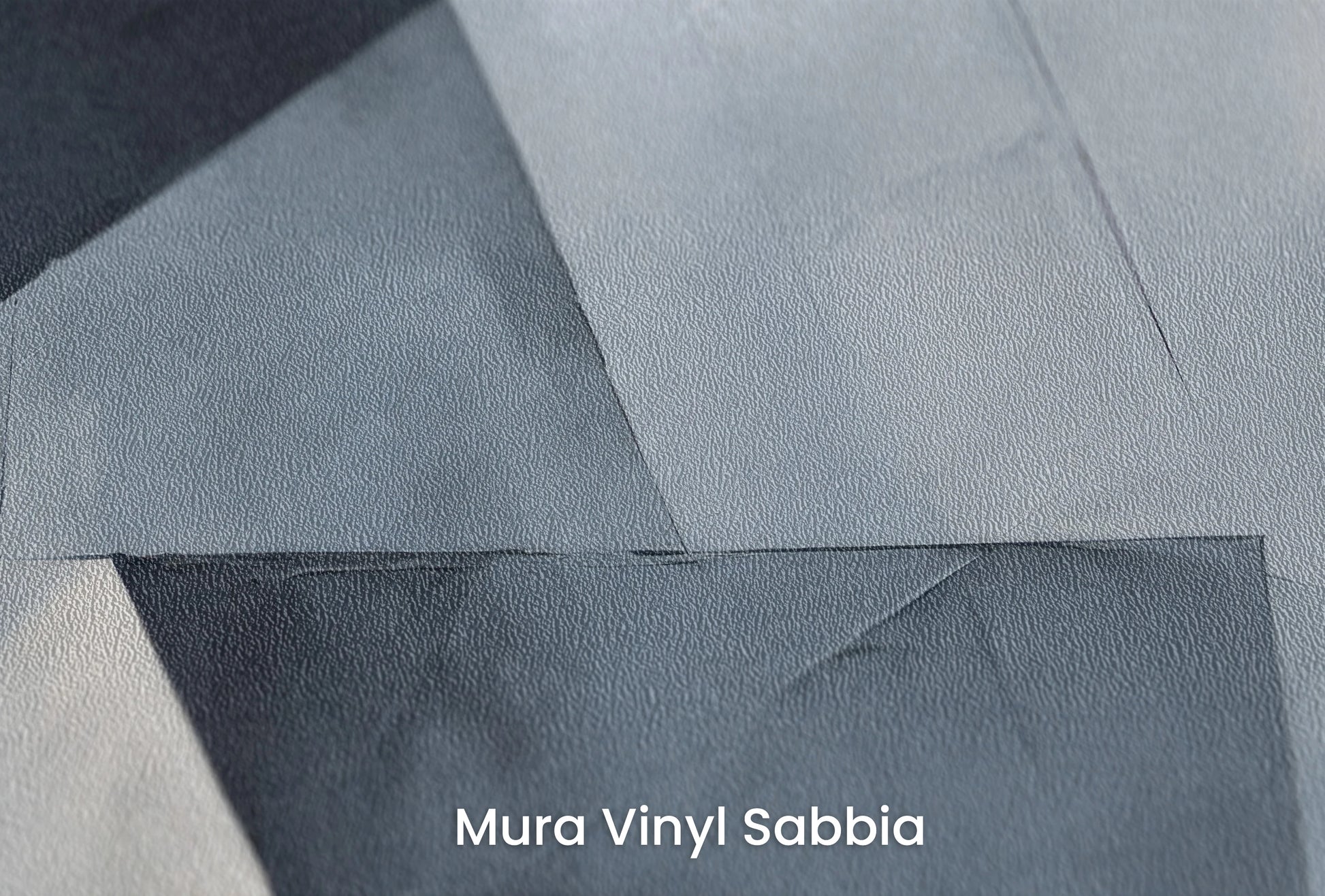 Zbliżenie na artystyczną fototapetę o nazwie Elegant Geometric Simplicity na podłożu Mura Vinyl Sabbia struktura grubego ziarna piasku.