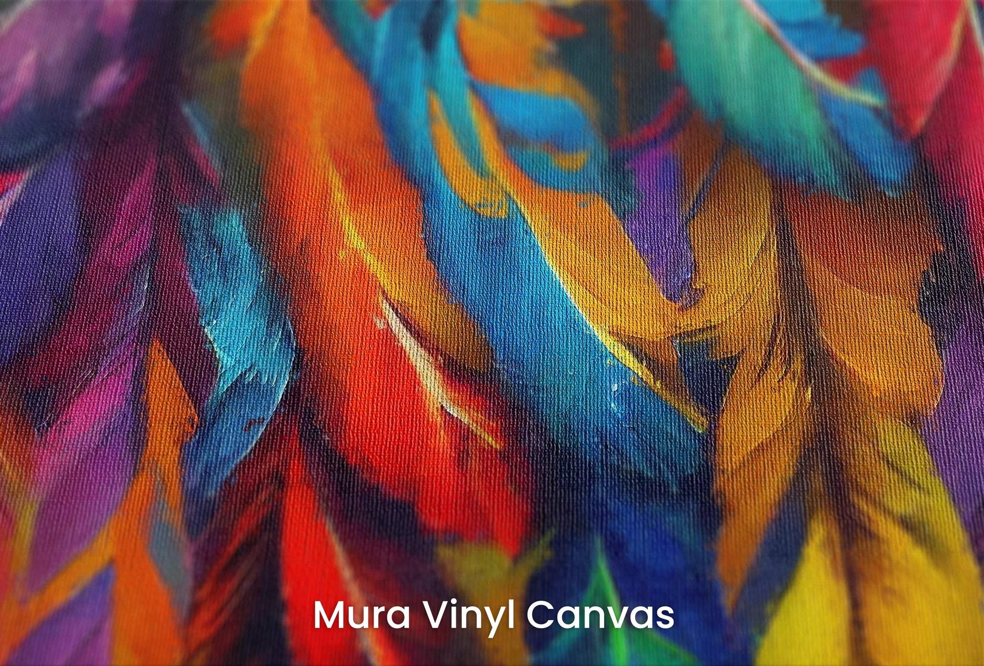 Zbliżenie na artystyczną fototapetę o nazwie Rainbow Plumage na podłożu Mura Vinyl Canvas - faktura naturalnego płótna.
