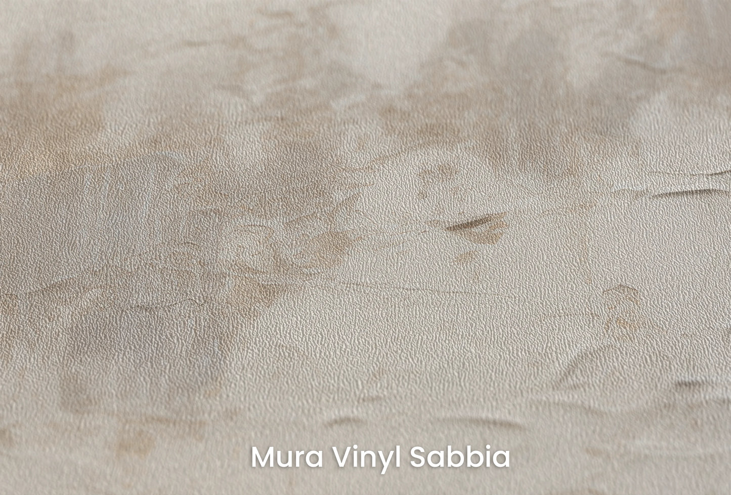 Zbliżenie na artystyczną fototapetę o nazwie Tonal Tranquility na podłożu Mura Vinyl Sabbia struktura grubego ziarna piasku.