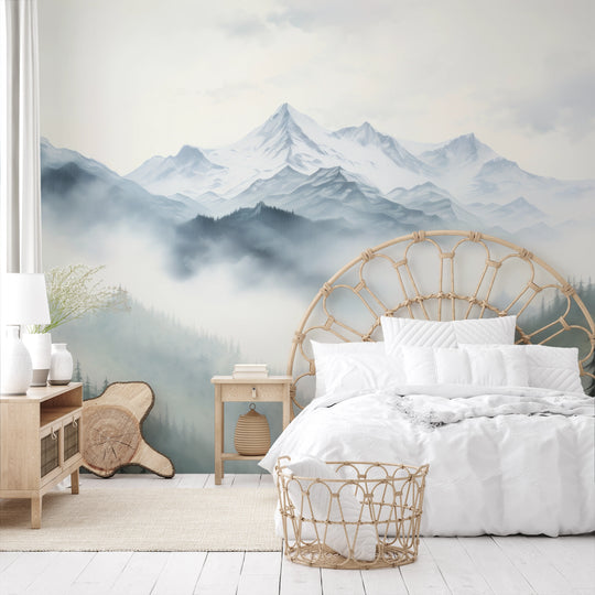 Wzór fototapety artystycznej o nazwie Misty Mountain pokazanej w aranżacji wnętrza.