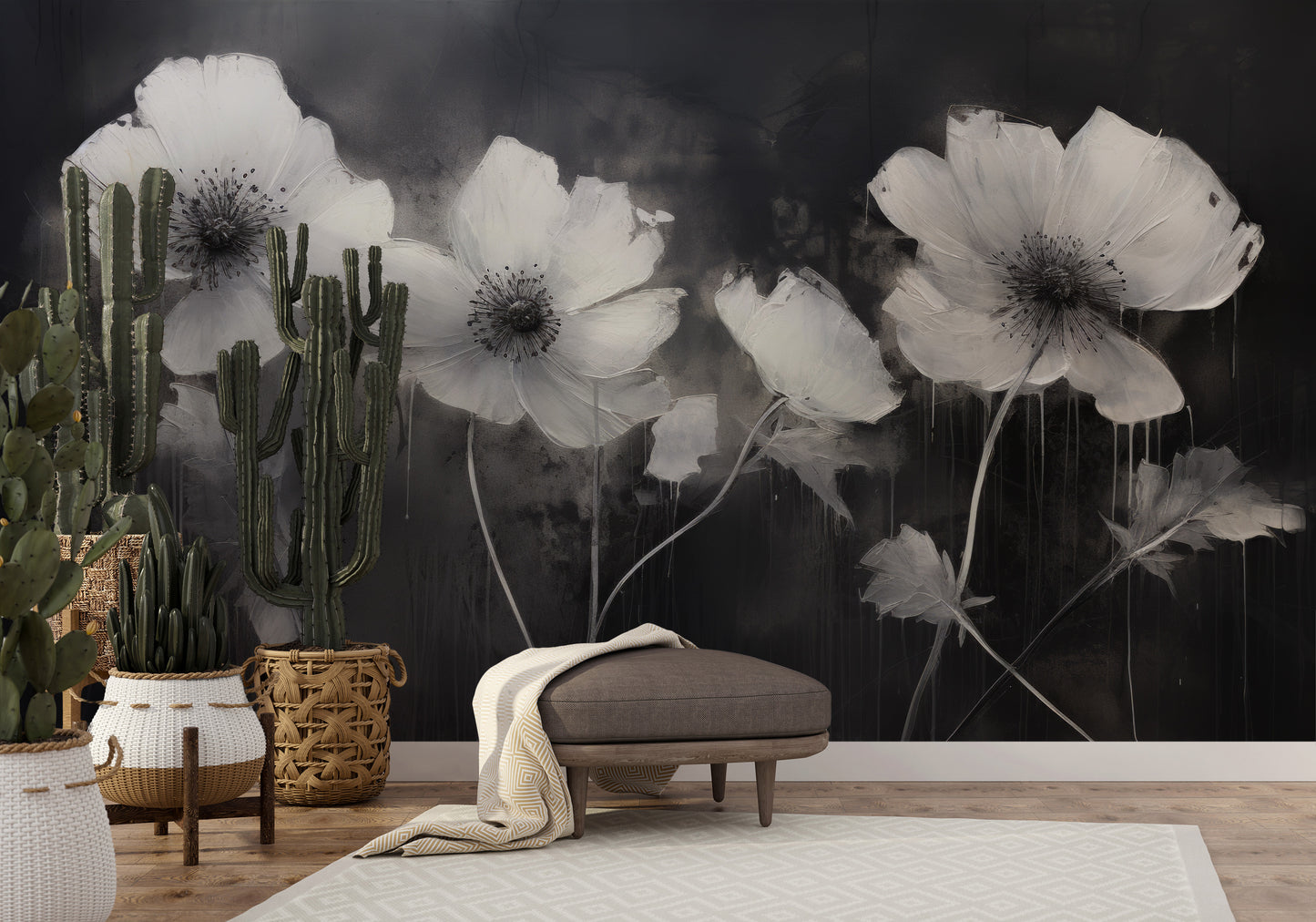 Wzór fototapety o nazwie NOCTURNAL BLOOMS pokazanej w kontekście pomieszczenia.