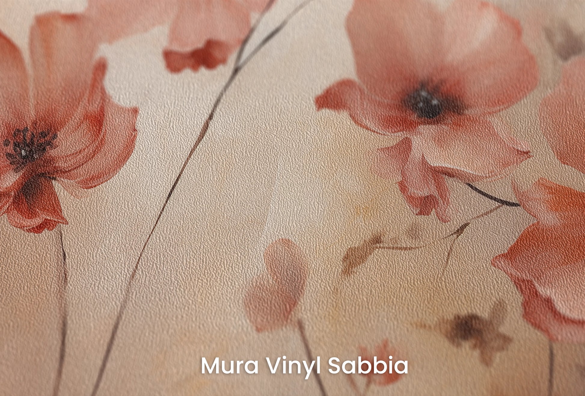 Zbliżenie na artystyczną fototapetę o nazwie Coral Poppies na podłożu Mura Vinyl Sabbia struktura grubego ziarna piasku.
