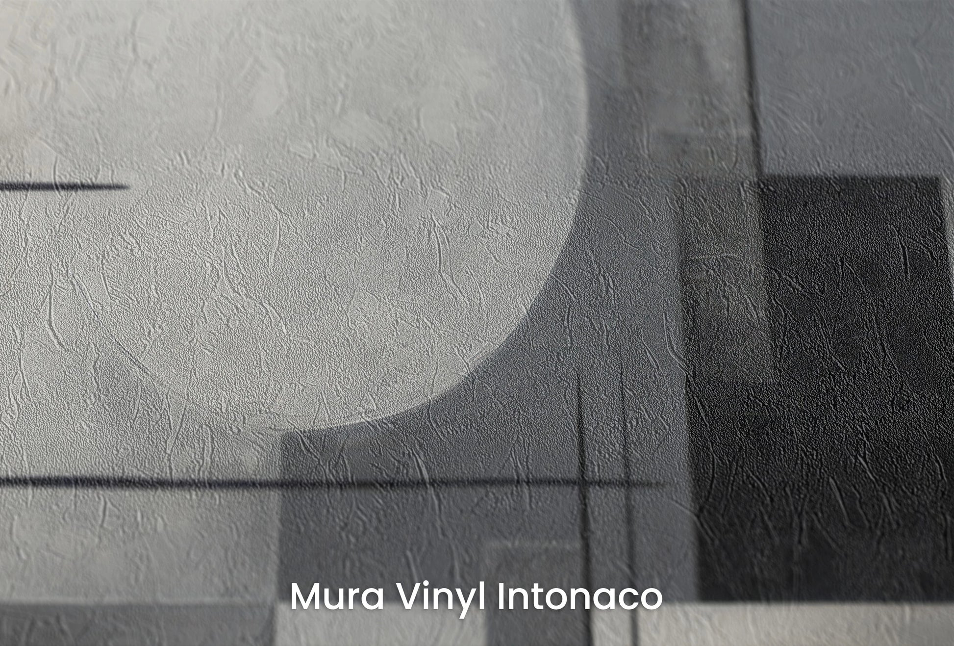 Zbliżenie na artystyczną fototapetę o nazwie Monochrome Geometry #3 na podłożu Mura Vinyl Intonaco - struktura tartego tynku.