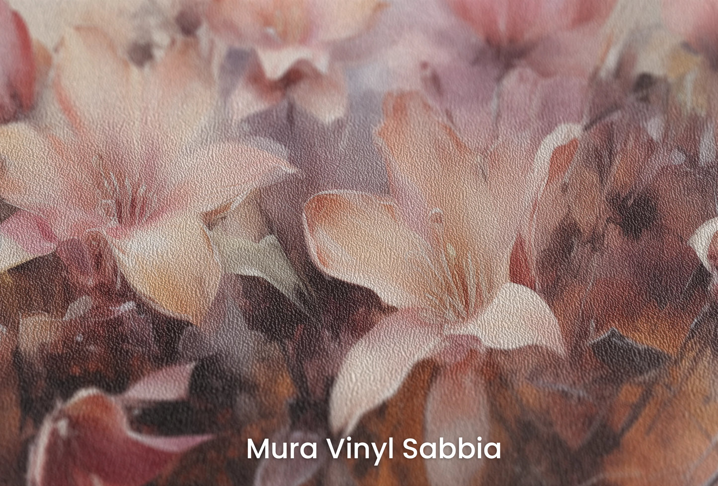 Zbliżenie na artystyczną fototapetę o nazwie Misty Blossoms na podłożu Mura Vinyl Sabbia struktura grubego ziarna piasku.