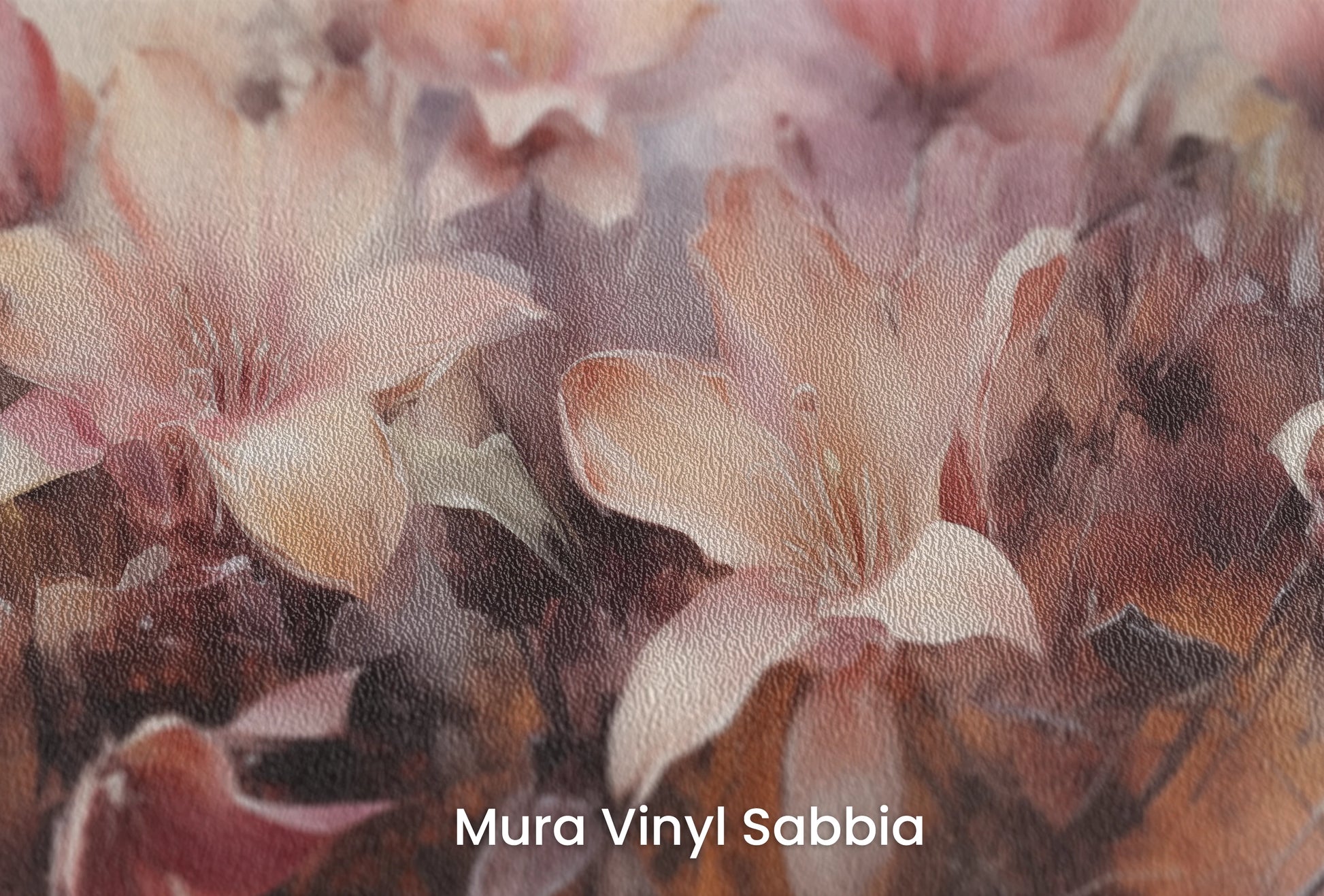 Zbliżenie na artystyczną fototapetę o nazwie Misty Blossoms na podłożu Mura Vinyl Sabbia struktura grubego ziarna piasku.
