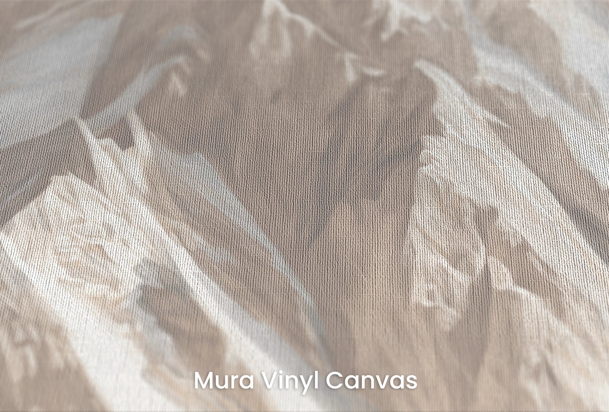 Zbliżenie na artystyczną fototapetę o nazwie Serene Altitude na podłożu Mura Vinyl Canvas - faktura naturalnego płótna.