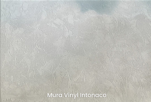 Zbliżenie na artystyczną fototapetę o nazwie CLOUDY EMINENCE CANVAS na podłożu Mura Vinyl Intonaco - struktura tartego tynku.