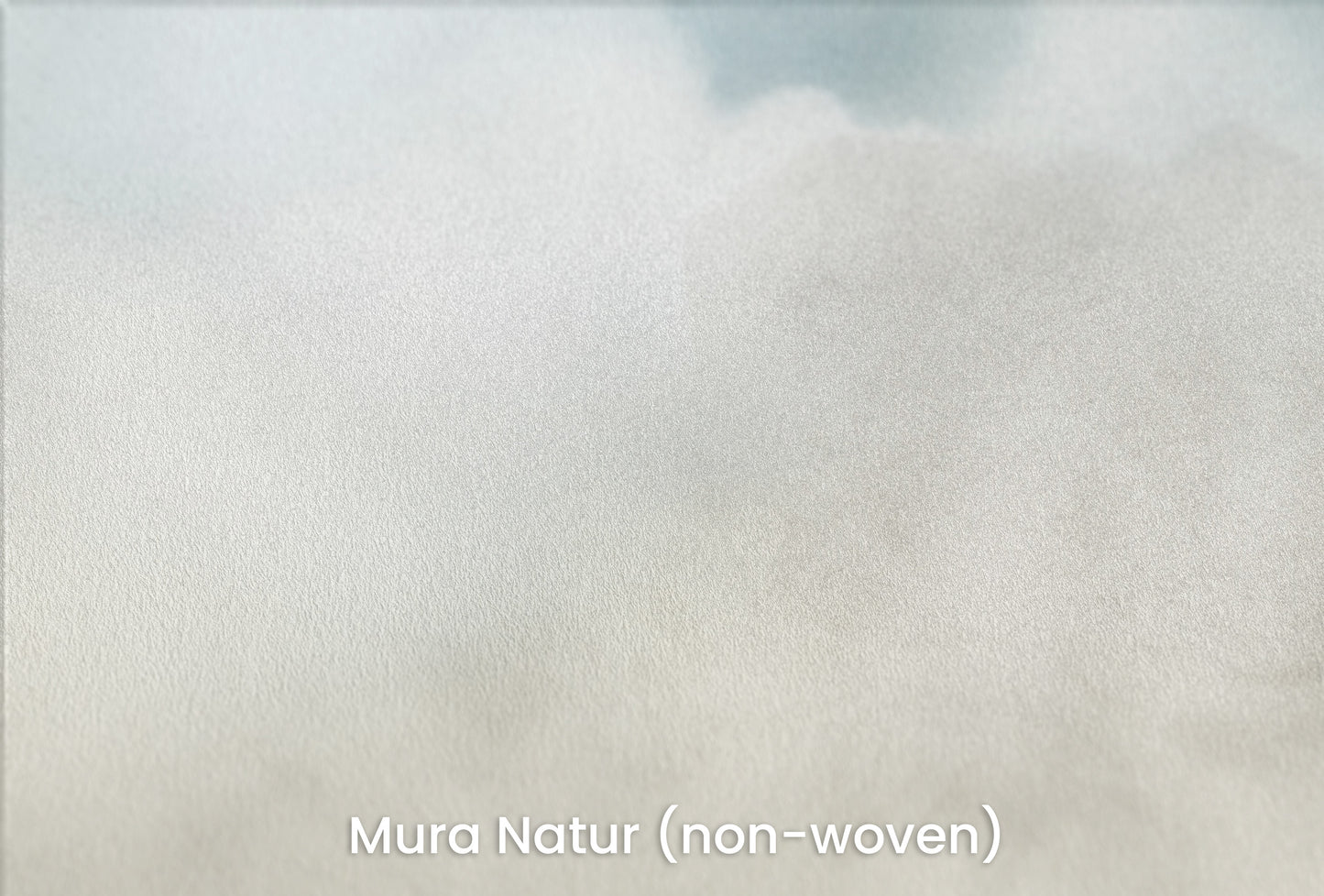 Zbliżenie na artystyczną fototapetę o nazwie CLOUDY EMINENCE CANVAS na podłożu Mura Natur (non-woven) - naturalne i ekologiczne podłoże.