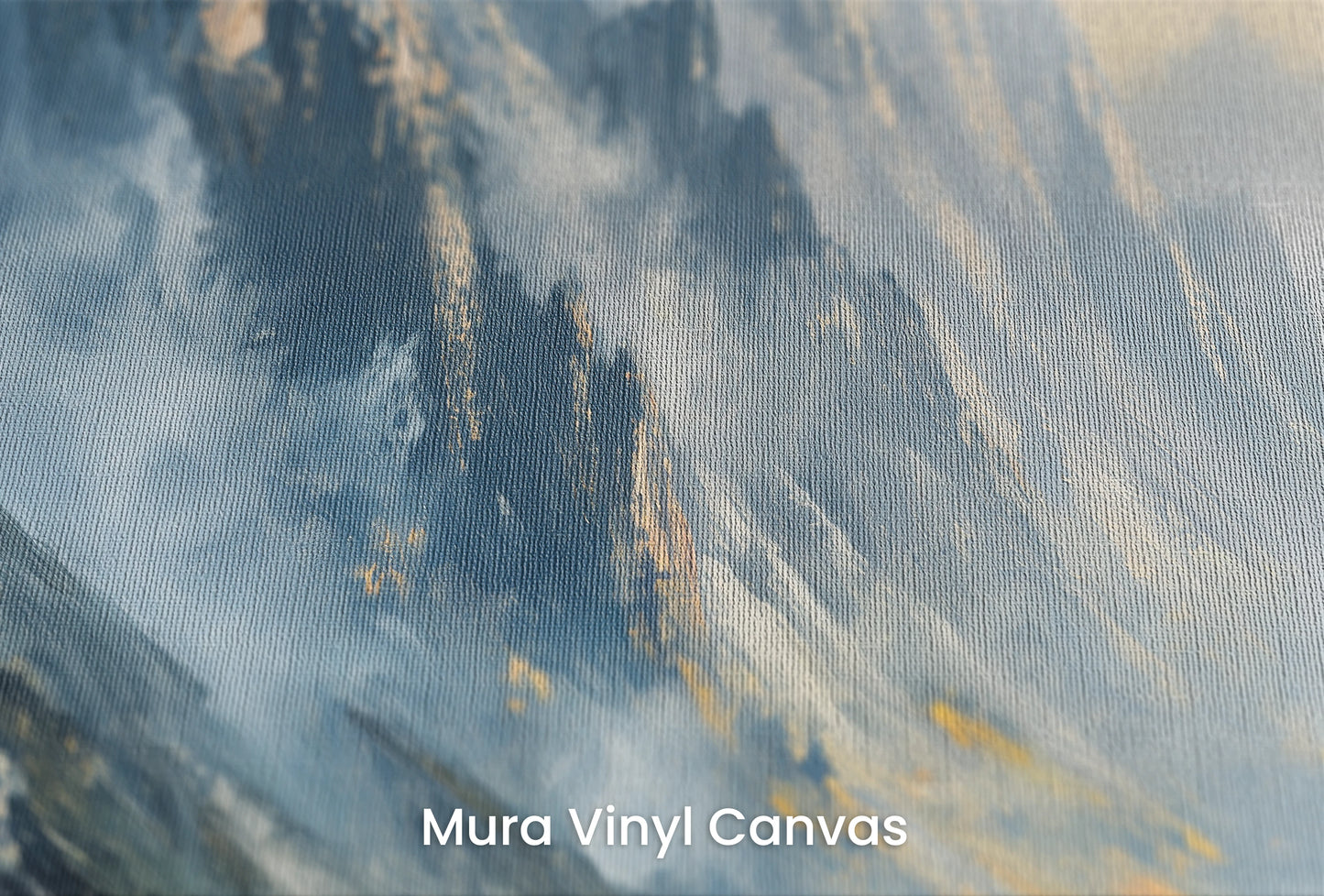 Zbliżenie na artystyczną fototapetę o nazwie Mountain Majesty na podłożu Mura Vinyl Canvas - faktura naturalnego płótna.