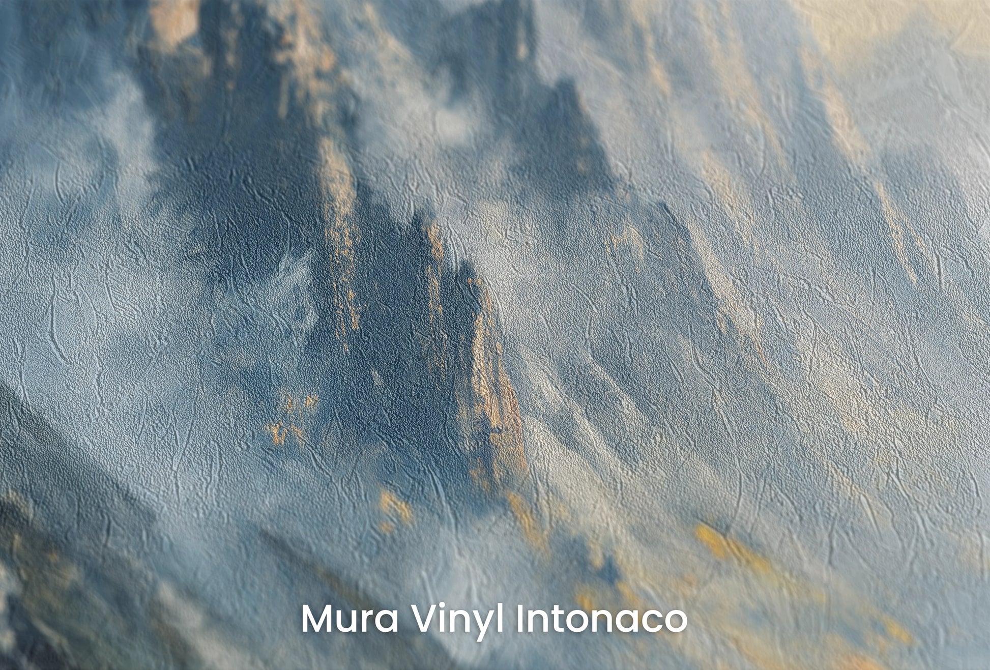 Zbliżenie na artystyczną fototapetę o nazwie Mountain Majesty na podłożu Mura Vinyl Intonaco - struktura tartego tynku.
