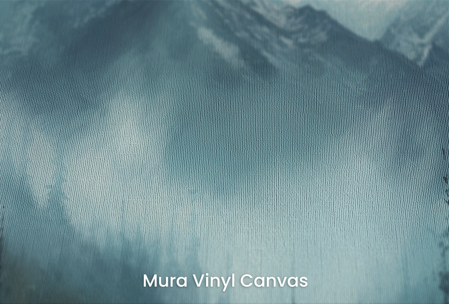 Zbliżenie na artystyczną fototapetę o nazwie Blue Summit na podłożu Mura Vinyl Canvas - faktura naturalnego płótna.