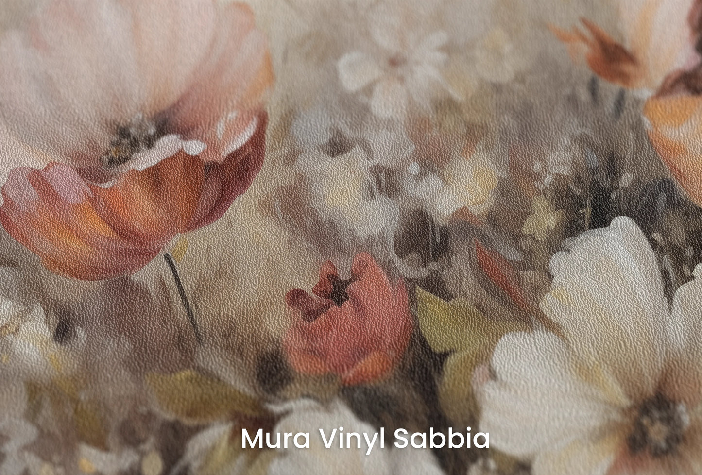 Zbliżenie na artystyczną fototapetę o nazwie Soft Floral Symphony na podłożu Mura Vinyl Sabbia struktura grubego ziarna piasku.