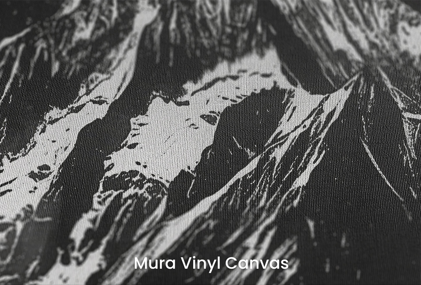 Zbliżenie na artystyczną fototapetę o nazwie Monochrome Mountains na podłożu Mura Vinyl Canvas - faktura naturalnego płótna.