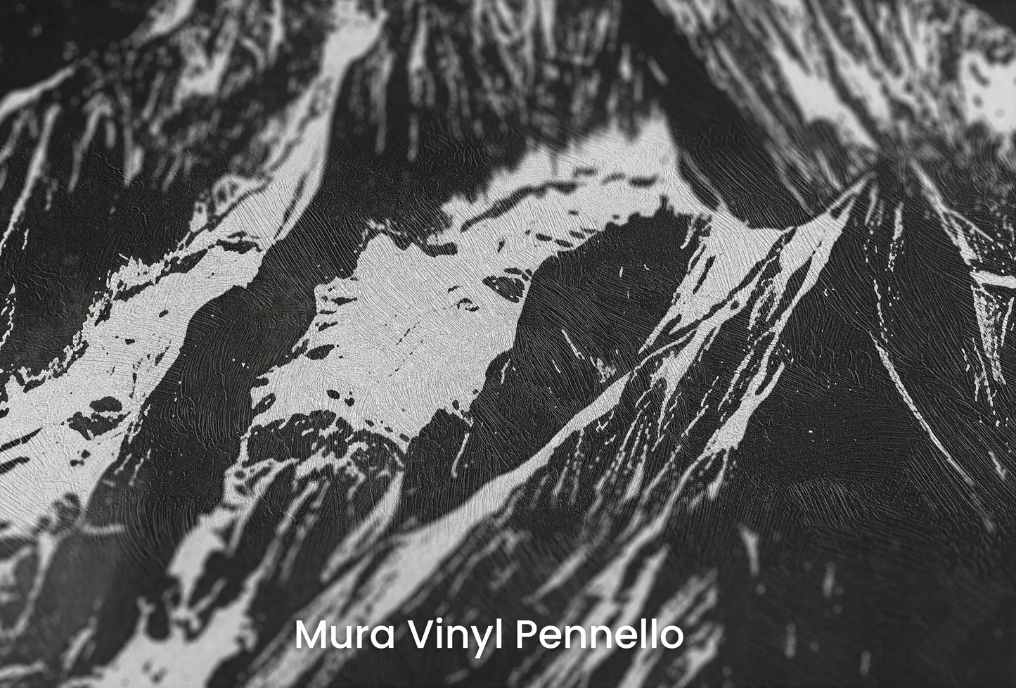 Zbliżenie na artystyczną fototapetę o nazwie Monochrome Mountains na podłożu Mura Vinyl Pennello - faktura pociągnięć pędzla malarskiego.