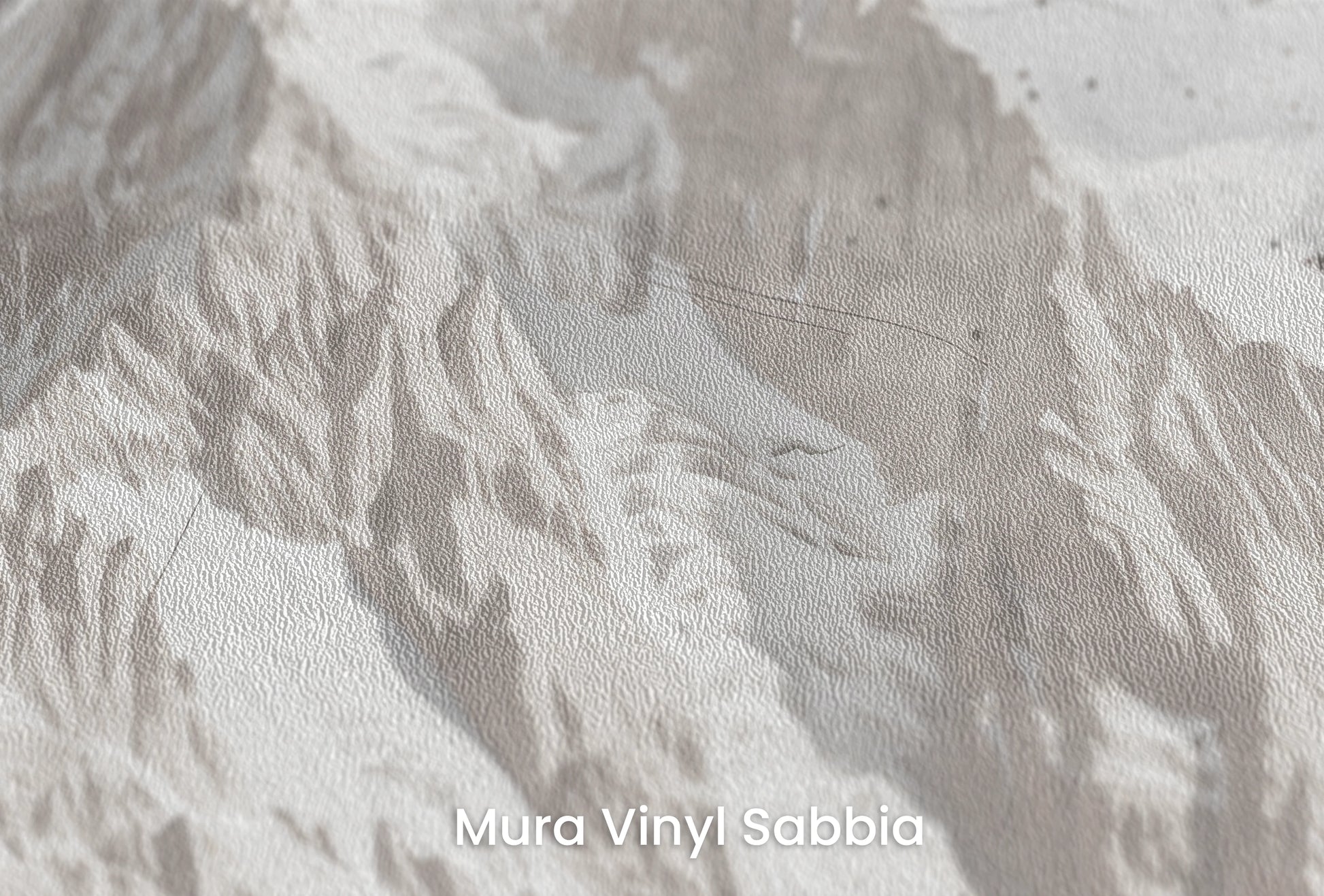 Zbliżenie na artystyczną fototapetę o nazwie Snowy Monolith na podłożu Mura Vinyl Sabbia struktura grubego ziarna piasku.
