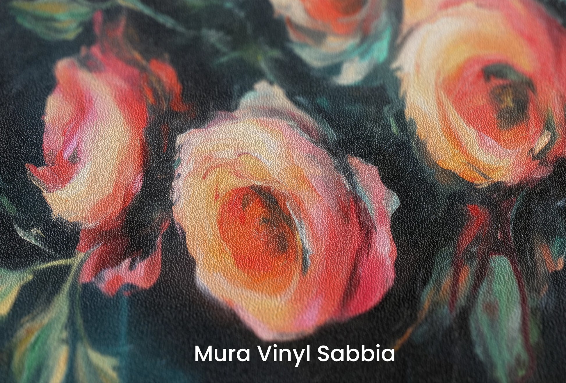 Zbliżenie na artystyczną fototapetę o nazwie Teal Rose Whispers na podłożu Mura Vinyl Sabbia struktura grubego ziarna piasku.
