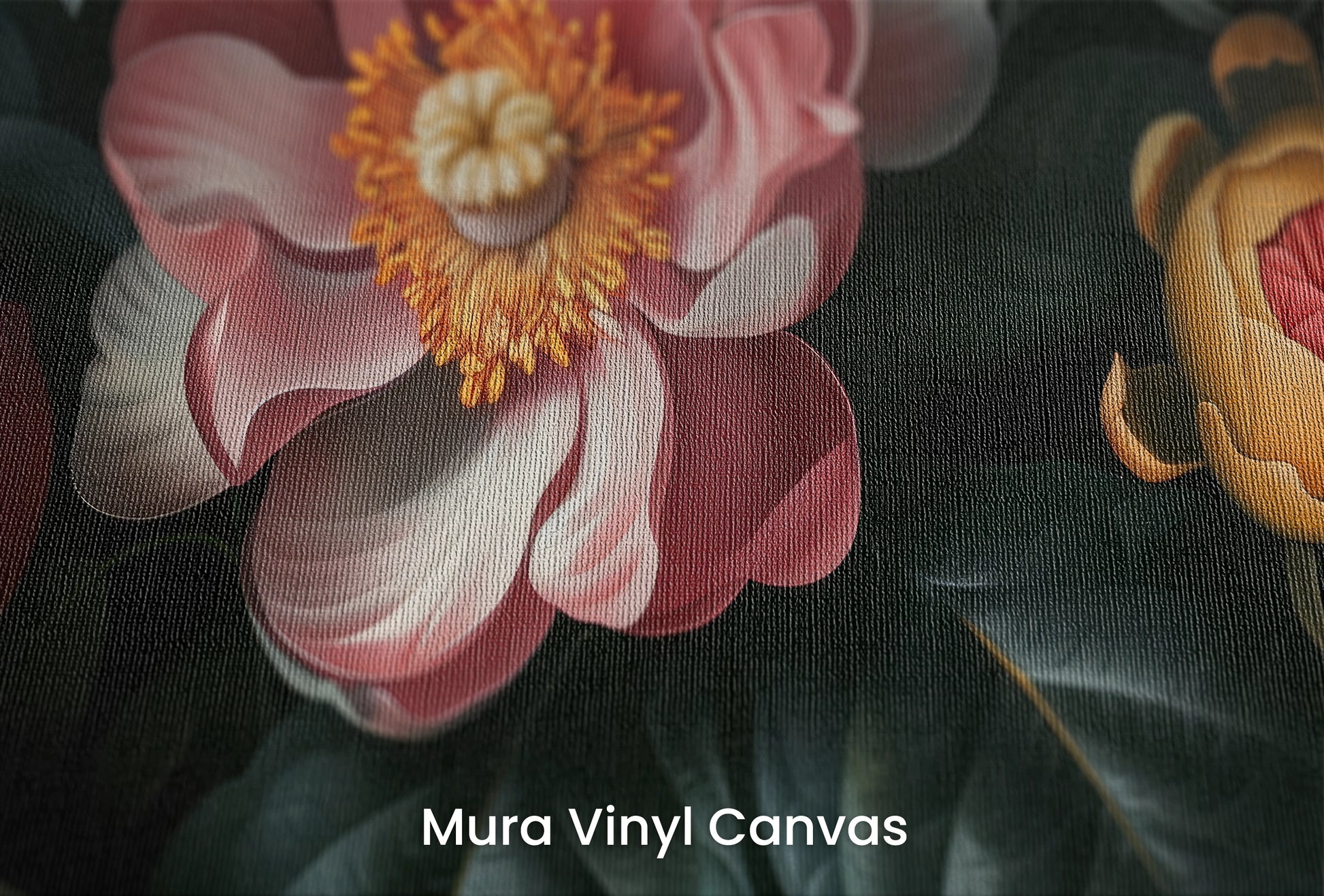 Zbliżenie na artystyczną fototapetę o nazwie Botanical Night na podłożu Mura Vinyl Canvas - faktura naturalnego płótna.