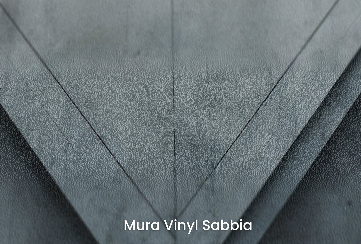 Zbliżenie na artystyczną fototapetę o nazwie Architectural Play na podłożu Mura Vinyl Sabbia struktura grubego ziarna piasku.