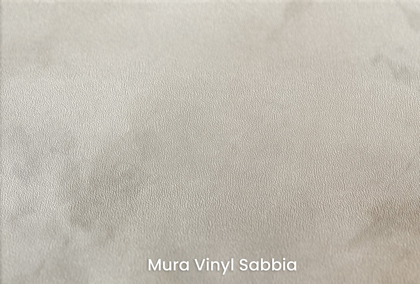 Zbliżenie na artystyczną fototapetę o nazwie MARBLE MIST ELEGANCE na podłożu Mura Vinyl Sabbia struktura grubego ziarna piasku.