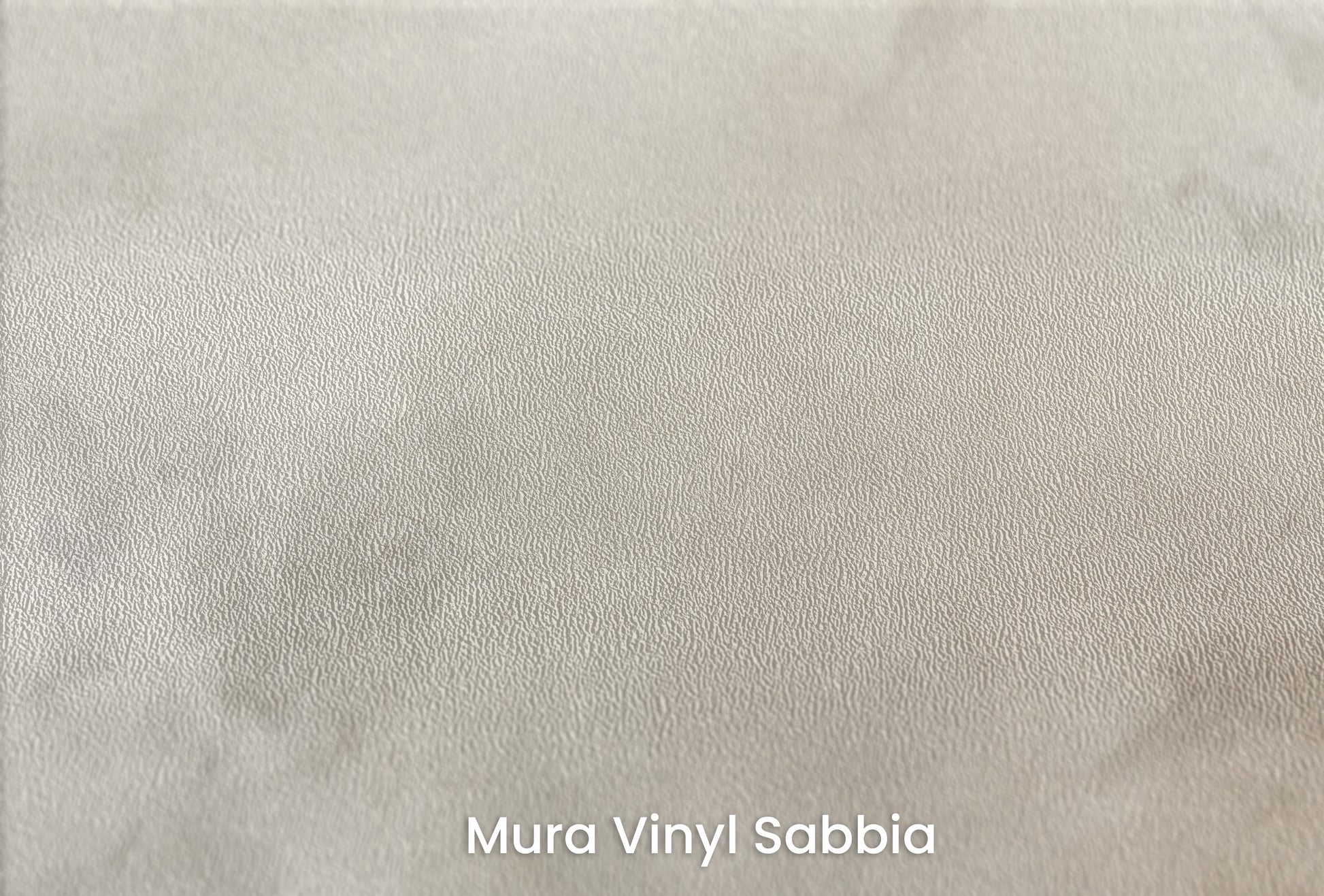 Zbliżenie na artystyczną fototapetę o nazwie MARBLE MIST ELEGANCE na podłożu Mura Vinyl Sabbia struktura grubego ziarna piasku.