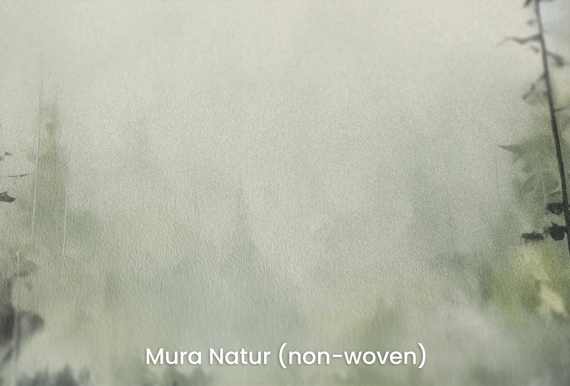 Zbliżenie na artystyczną fototapetę o nazwie Mglisty Las na podłożu Mura Natur (non-woven) - naturalne i ekologiczne podłoże.