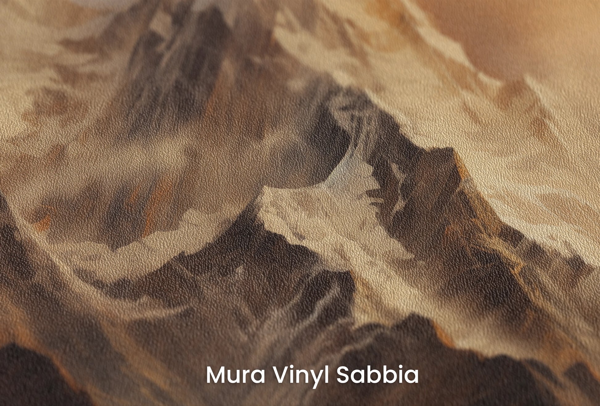 Zbliżenie na artystyczną fototapetę o nazwie Fiery Peaks na podłożu Mura Vinyl Sabbia struktura grubego ziarna piasku.