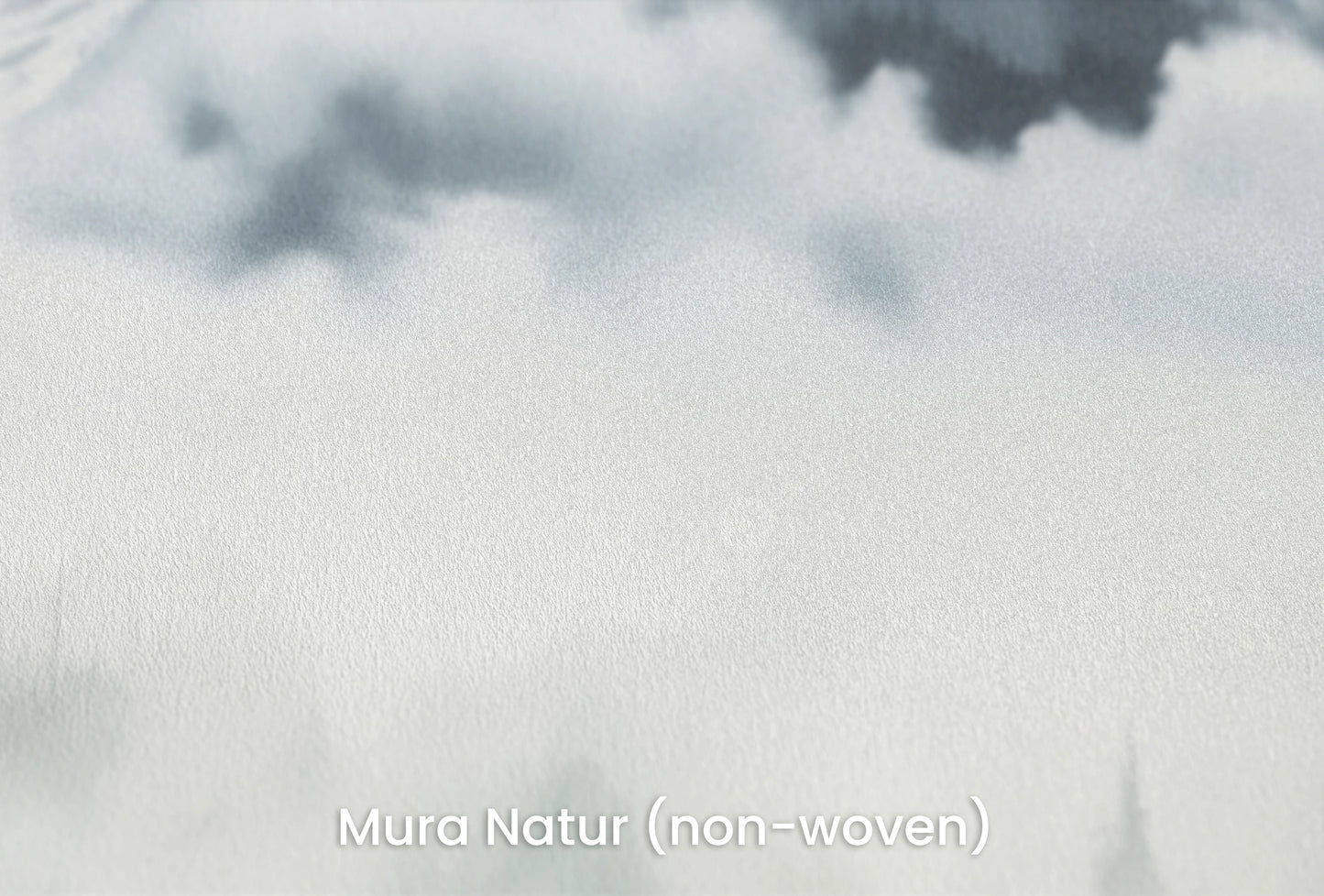Zbliżenie na artystyczną fototapetę o nazwie Ethereal Mountain Whisper na podłożu Mura Natur (non-woven) - naturalne i ekologiczne podłoże.