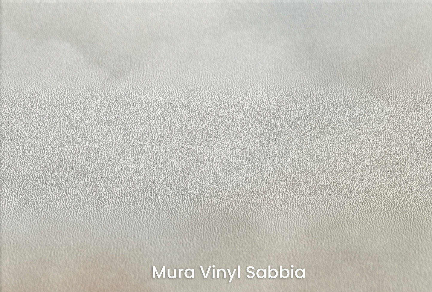 Zbliżenie na artystyczną fototapetę o nazwie COTTON HEAVEN CASCADE na podłożu Mura Vinyl Sabbia struktura grubego ziarna piasku.