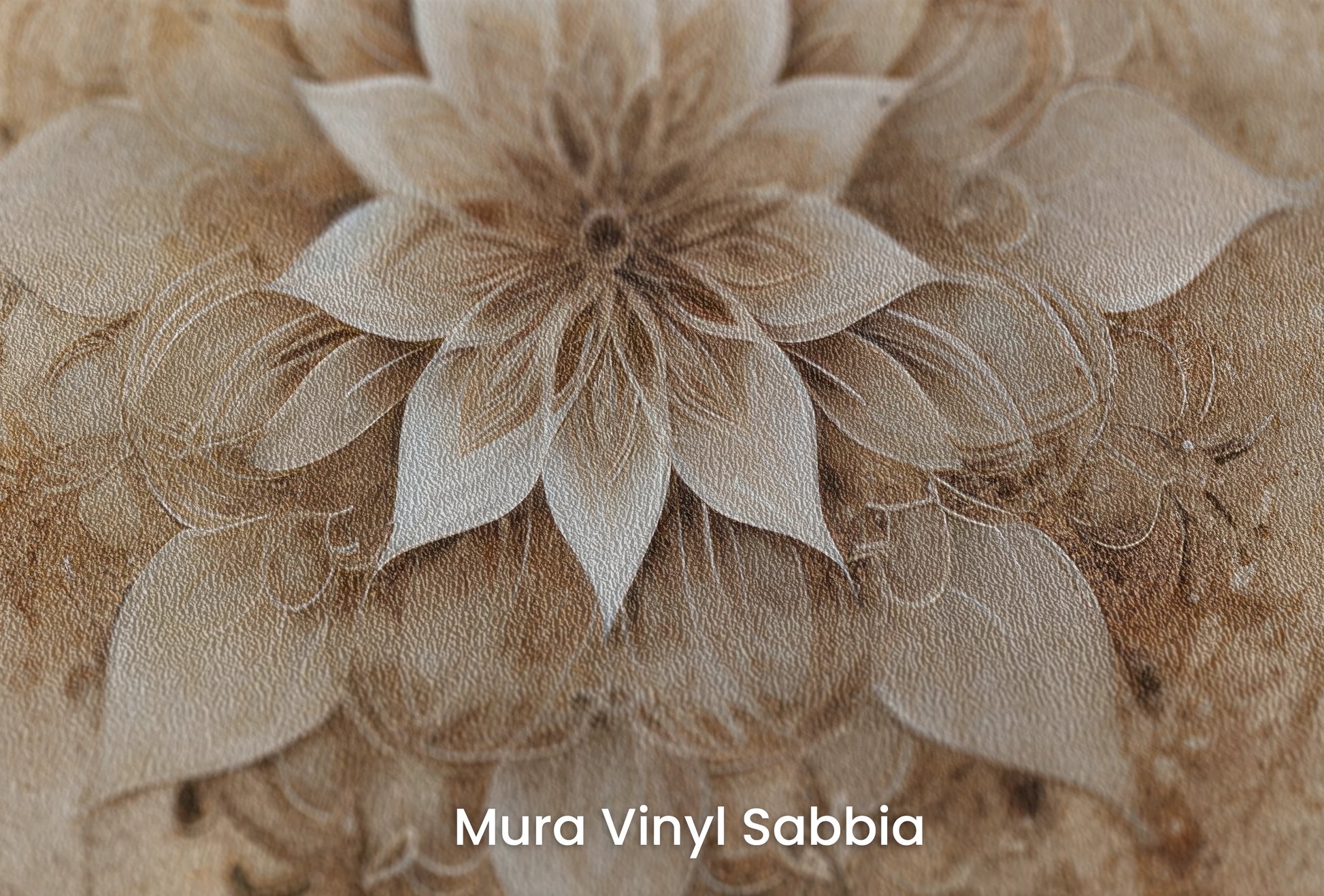 Zbliżenie na artystyczną fototapetę o nazwie Verdant Geometrics na podłożu Mura Vinyl Sabbia struktura grubego ziarna piasku.