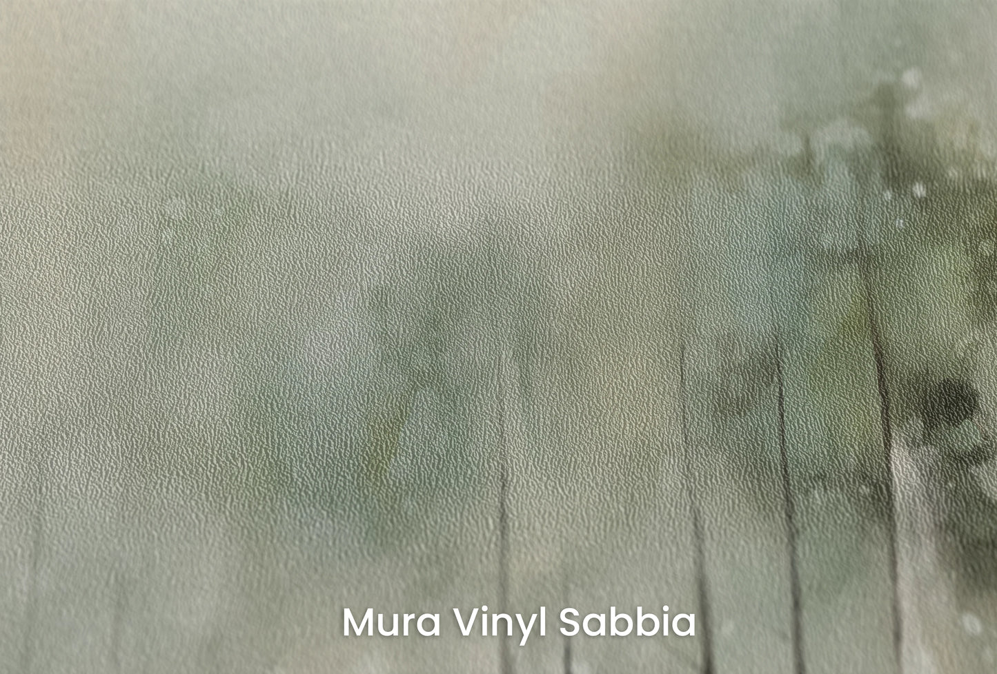 Zbliżenie na artystyczną fototapetę o nazwie Echo Lasu na podłożu Mura Vinyl Sabbia struktura grubego ziarna piasku.