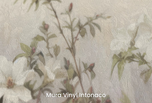 Zbliżenie na artystyczną fototapetę o nazwie Whispering Clematis na podłożu Mura Vinyl Intonaco - struktura tartego tynku.