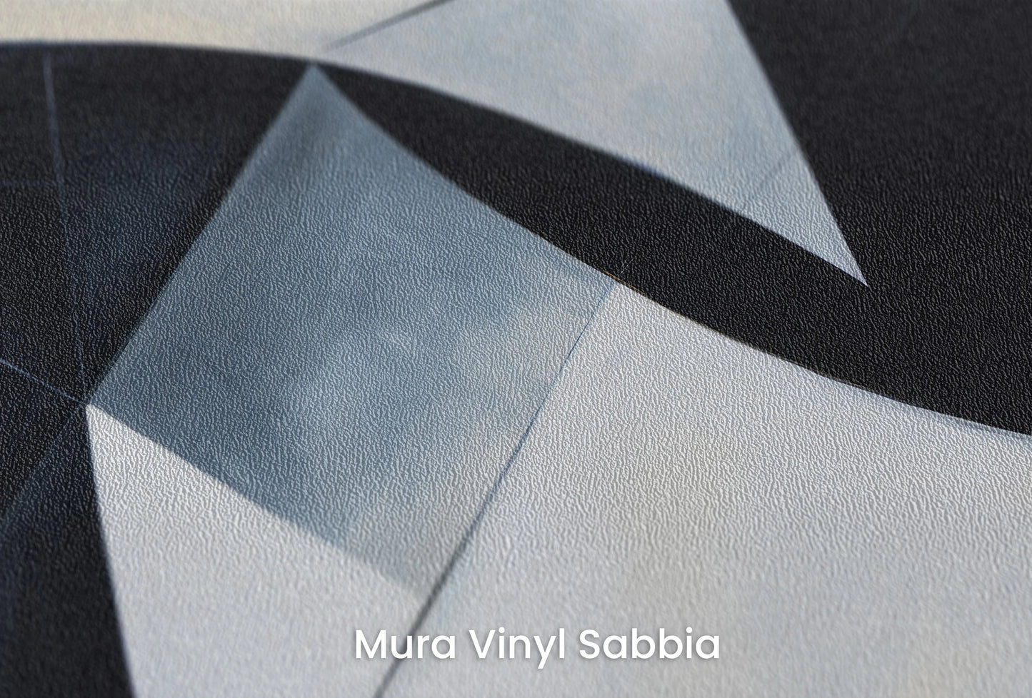 Zbliżenie na artystyczną fototapetę o nazwie Abstract Monochromatic Peaks na podłożu Mura Vinyl Sabbia struktura grubego ziarna piasku.