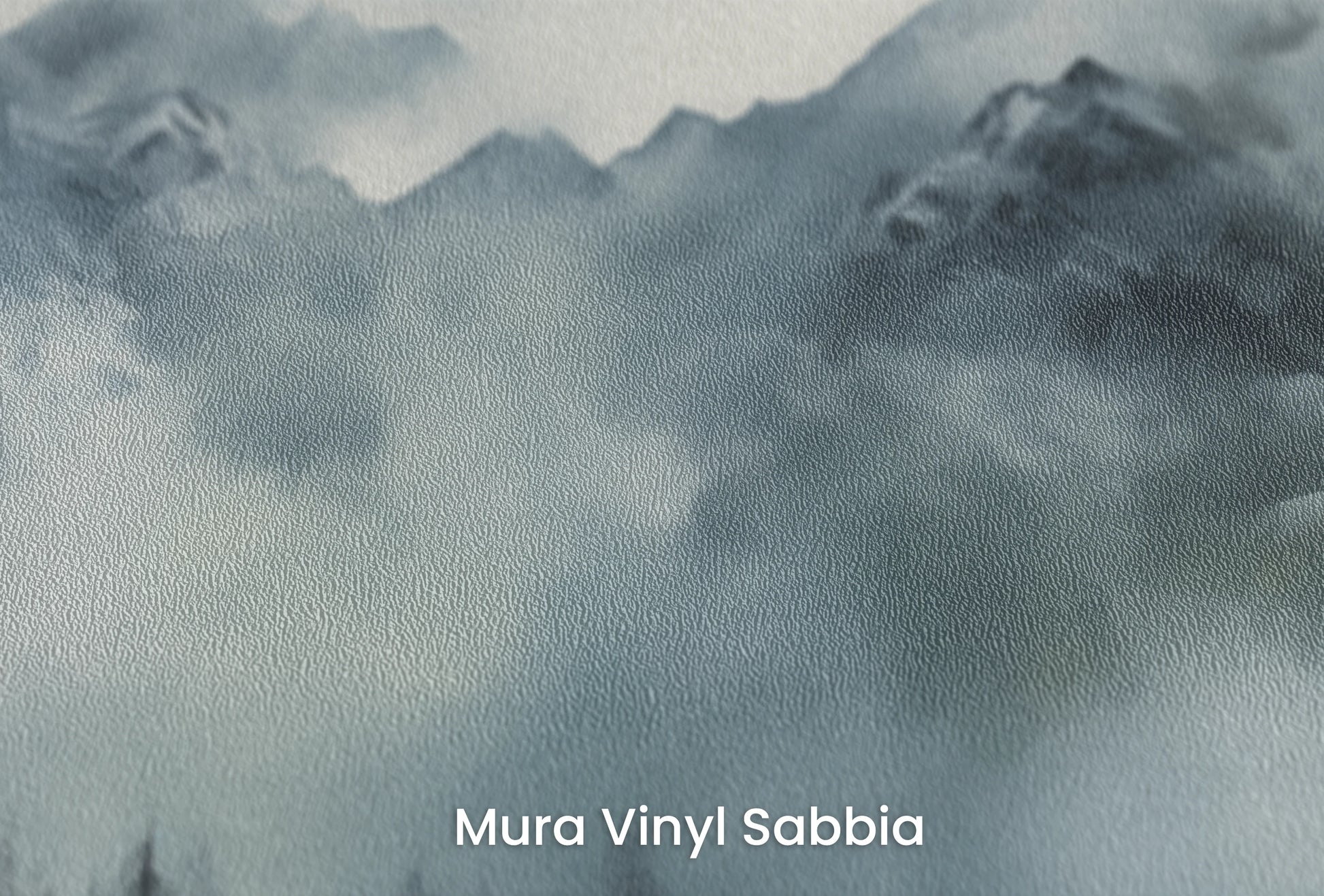 Zbliżenie na artystyczną fototapetę o nazwie Ethereal Fog na podłożu Mura Vinyl Sabbia struktura grubego ziarna piasku.