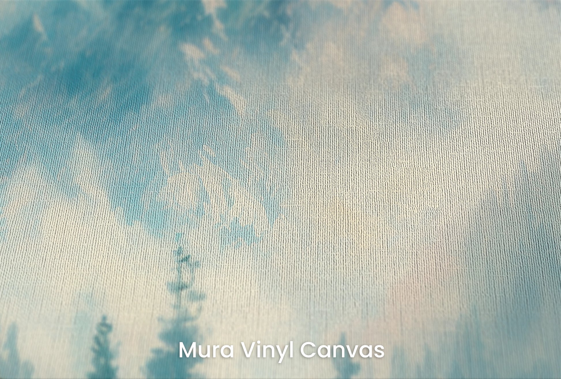Zbliżenie na artystyczną fototapetę o nazwie Misty Forest Peaks na podłożu Mura Vinyl Canvas - faktura naturalnego płótna.