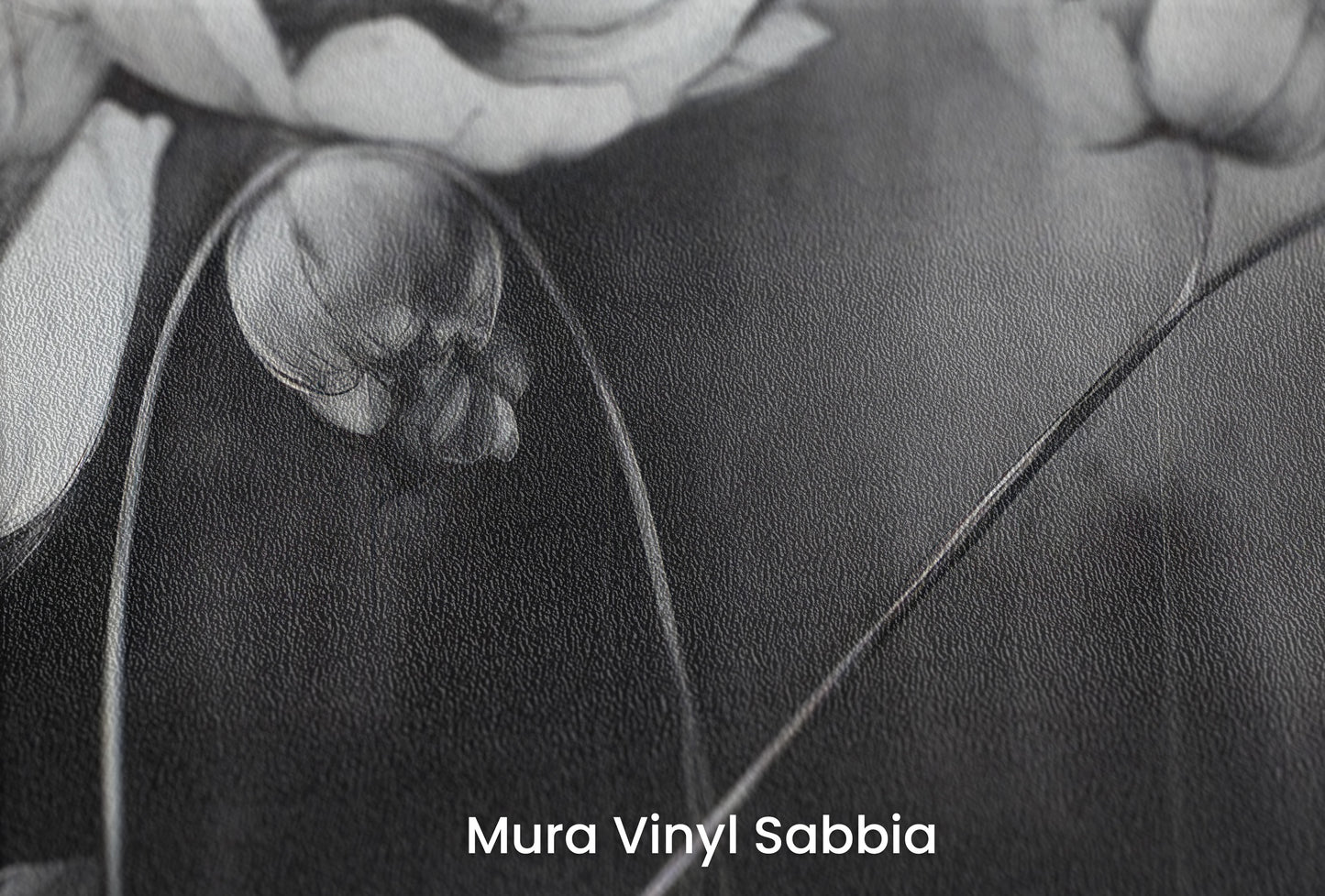 Zbliżenie na artystyczną fototapetę o nazwie SILVER PETALS DANCE na podłożu Mura Vinyl Sabbia struktura grubego ziarna piasku.