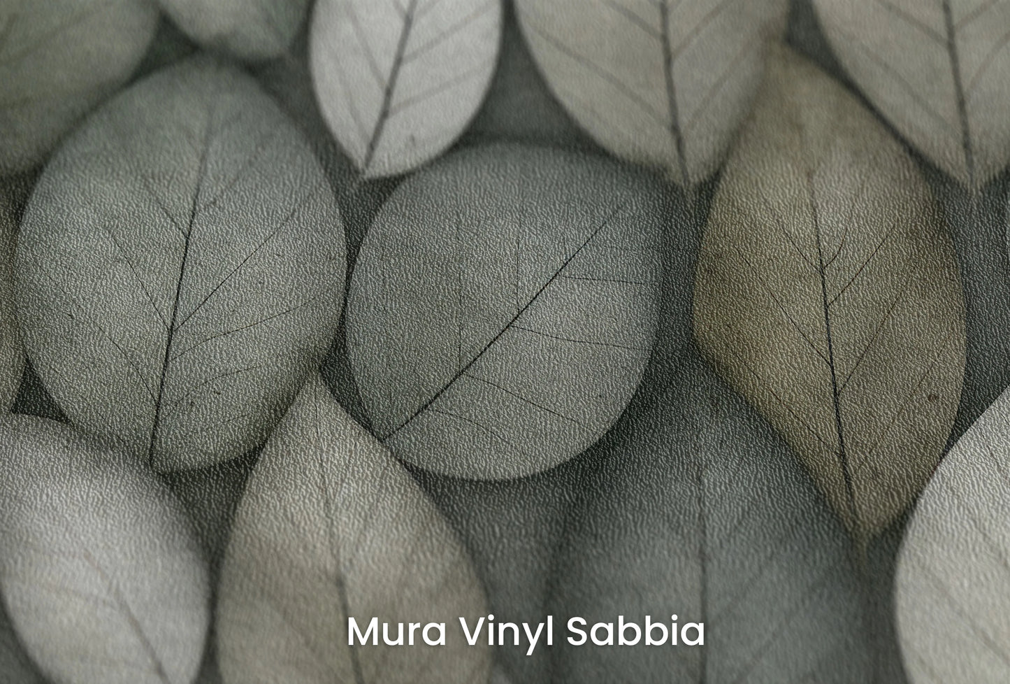 Zbliżenie na artystyczną fototapetę o nazwie Overlapping Nature na podłożu Mura Vinyl Sabbia struktura grubego ziarna piasku.