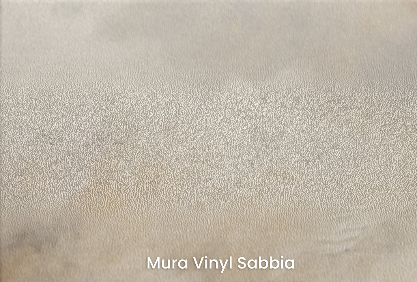 Zbliżenie na artystyczną fototapetę o nazwie CUMULUS ELEGANCE na podłożu Mura Vinyl Sabbia struktura grubego ziarna piasku.