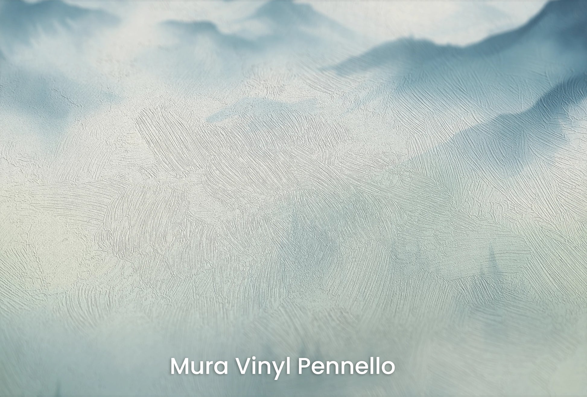 Zbliżenie na artystyczną fototapetę o nazwie Mist-Enshrouded Pines na podłożu Mura Vinyl Pennello - faktura pociągnięć pędzla malarskiego.