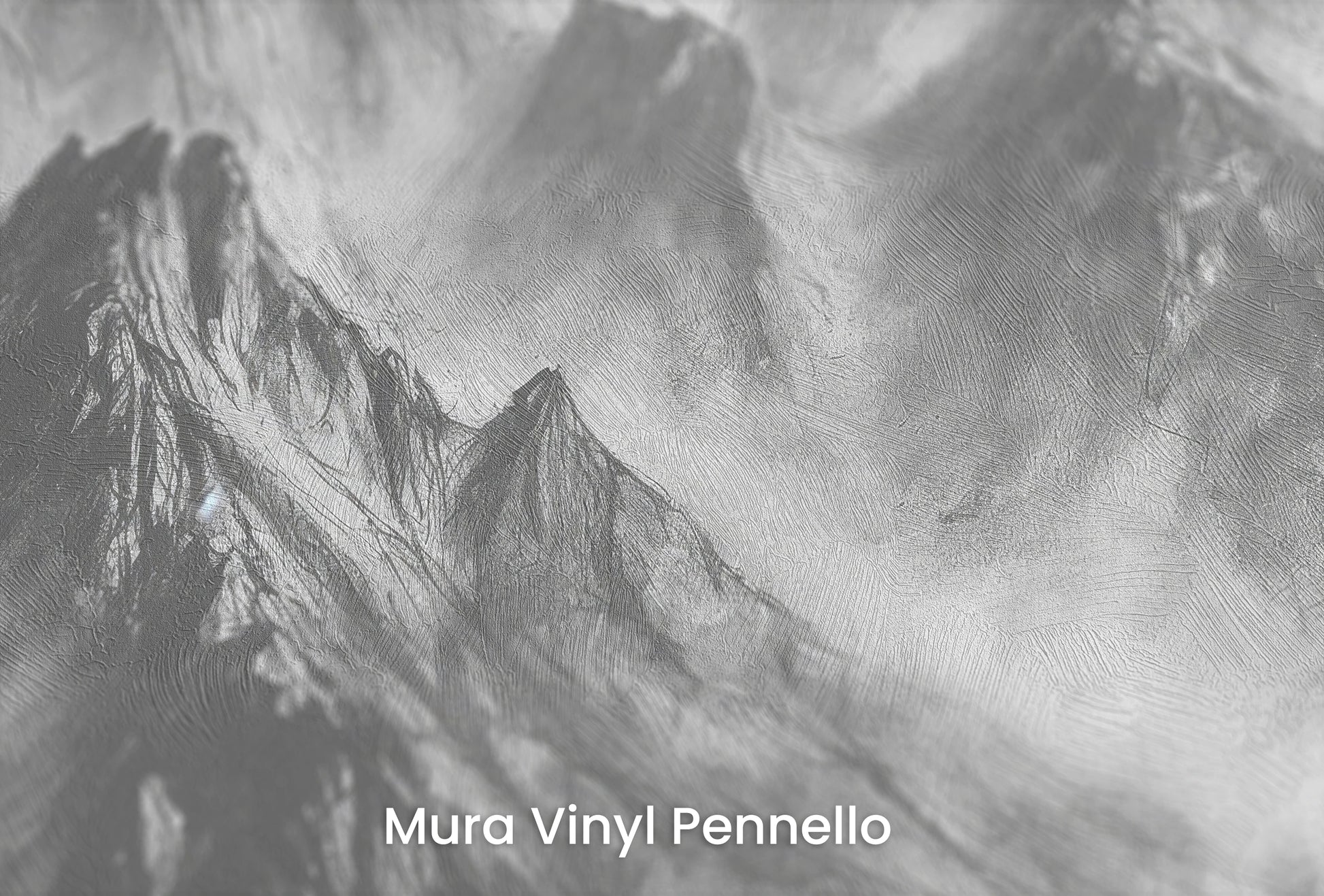 Zbliżenie na artystyczną fototapetę o nazwie Graphite Peaks na podłożu Mura Vinyl Pennello - faktura pociągnięć pędzla malarskiego.