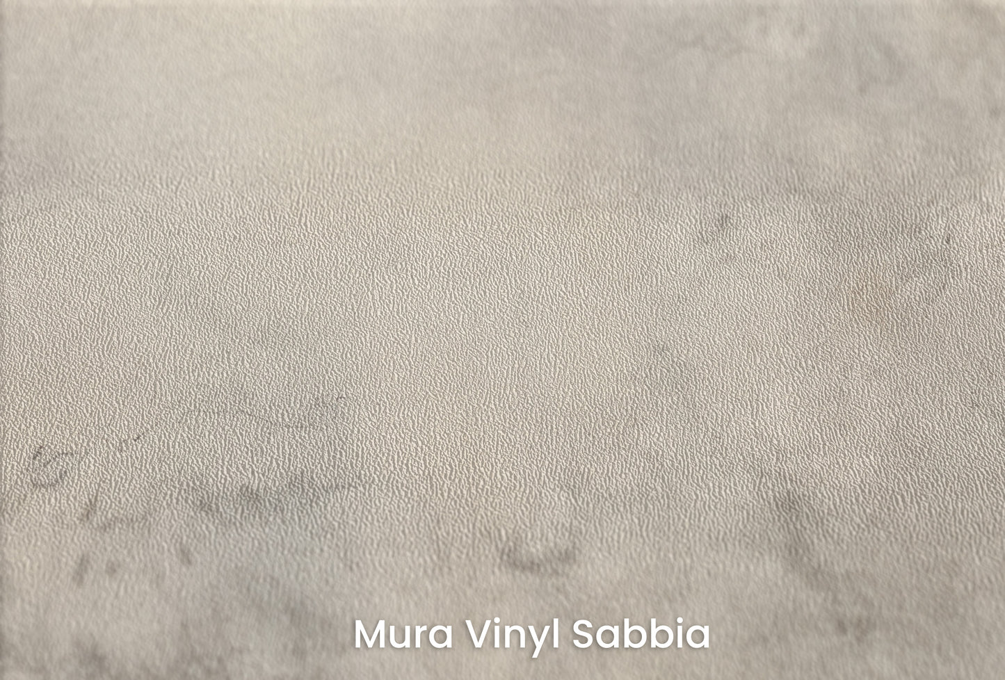 Zbliżenie na artystyczną fototapetę o nazwie MARBLE SKIES na podłożu Mura Vinyl Sabbia struktura grubego ziarna piasku.