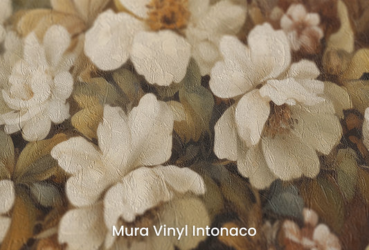 Zbliżenie na artystyczną fototapetę o nazwie Golden Floral Array na podłożu Mura Vinyl Intonaco - struktura tartego tynku.