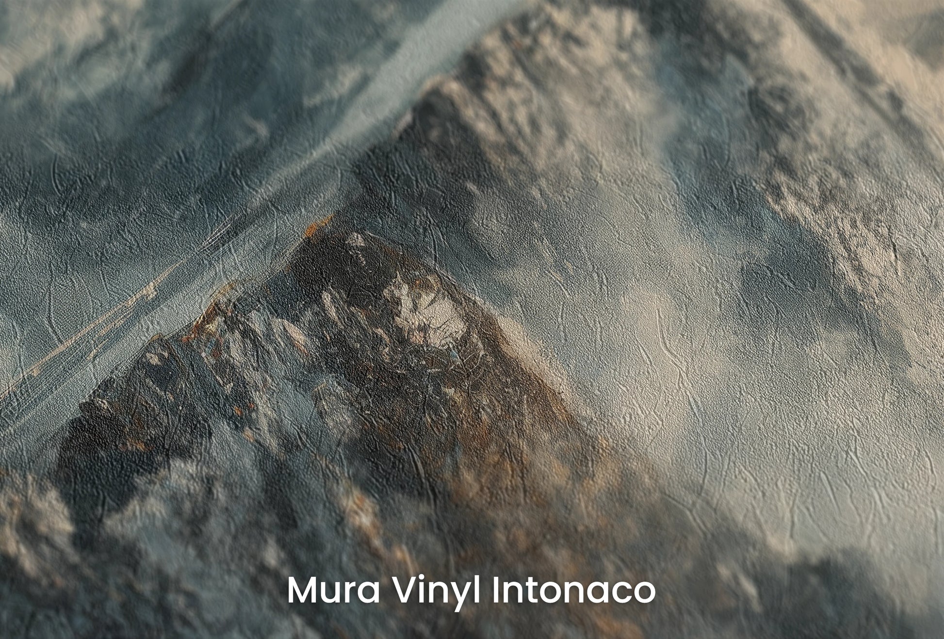 Zbliżenie na artystyczną fototapetę o nazwie Frosty Peaks na podłożu Mura Vinyl Intonaco - struktura tartego tynku.