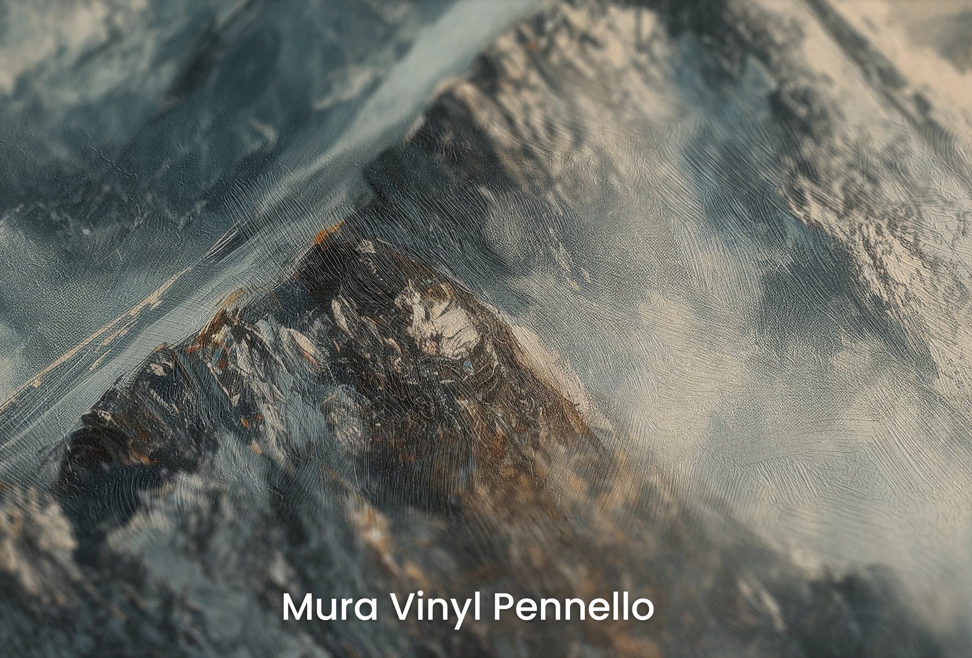 Zbliżenie na artystyczną fototapetę o nazwie Frosty Peaks na podłożu Mura Vinyl Pennello - faktura pociągnięć pędzla malarskiego.