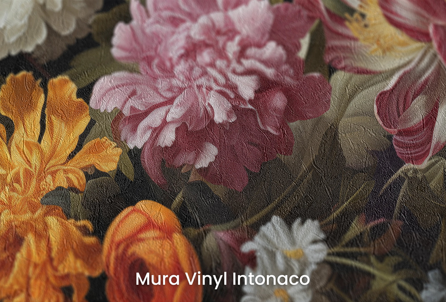 Zbliżenie na artystyczną fototapetę o nazwie Golden Age Flowers na podłożu Mura Vinyl Intonaco - struktura tartego tynku.